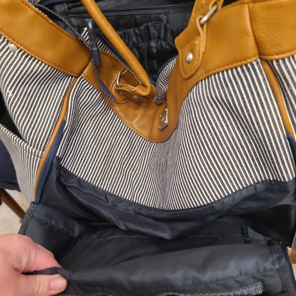 Carters diaper bag - Picture 2 of 7